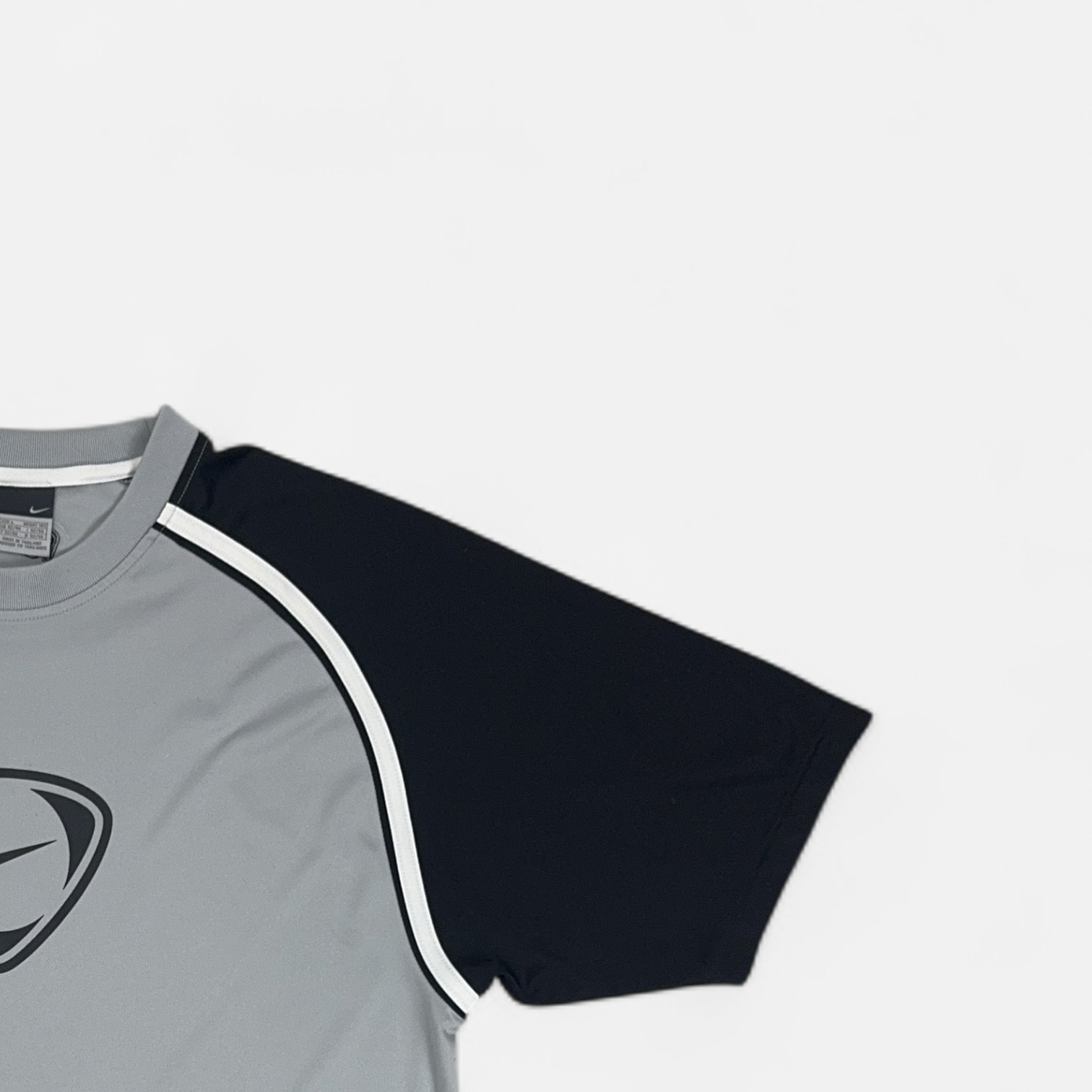 Vintage Nike Grey T-shirt (L) detail