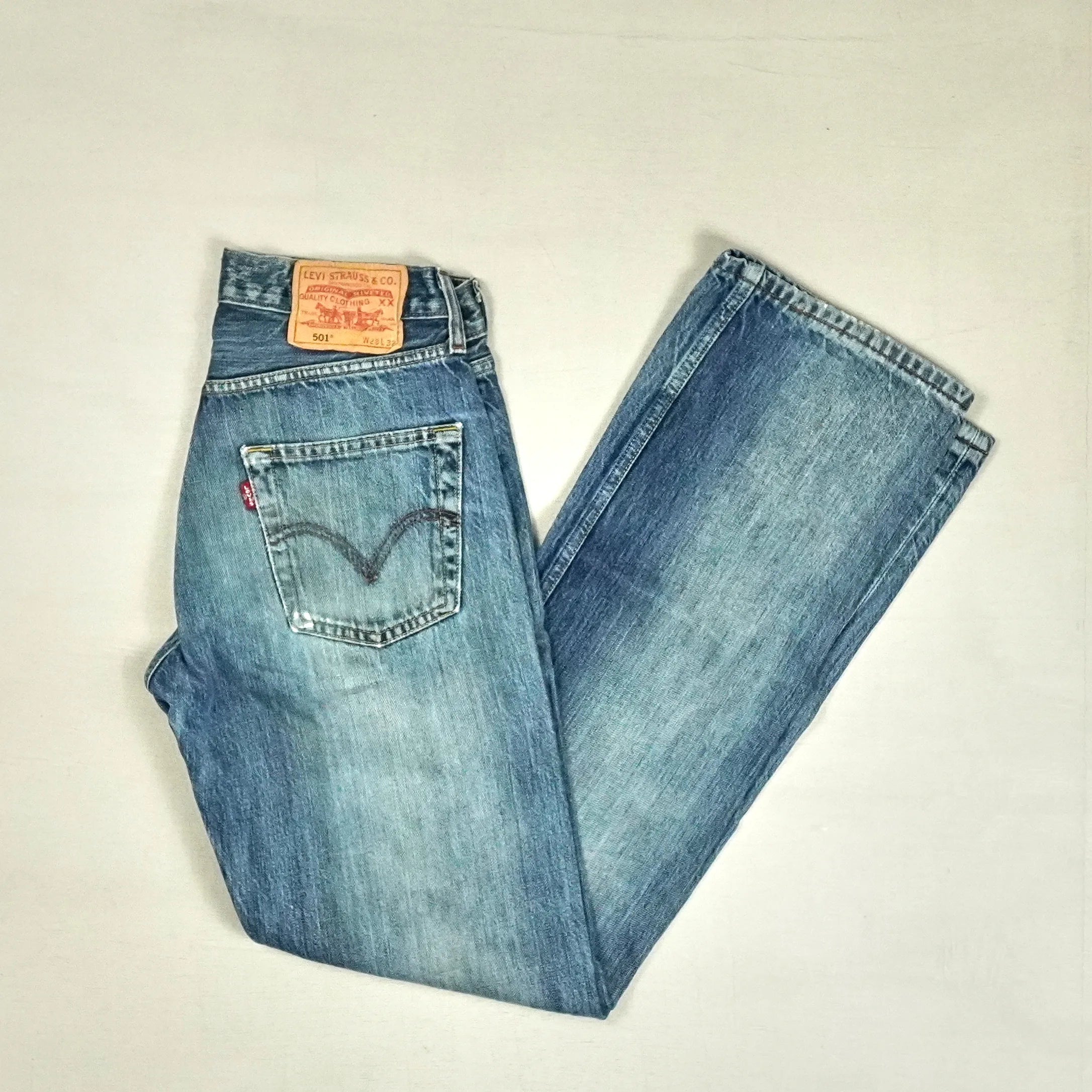 Levi's Vintage Blue Jeans ( 26 X 32 )