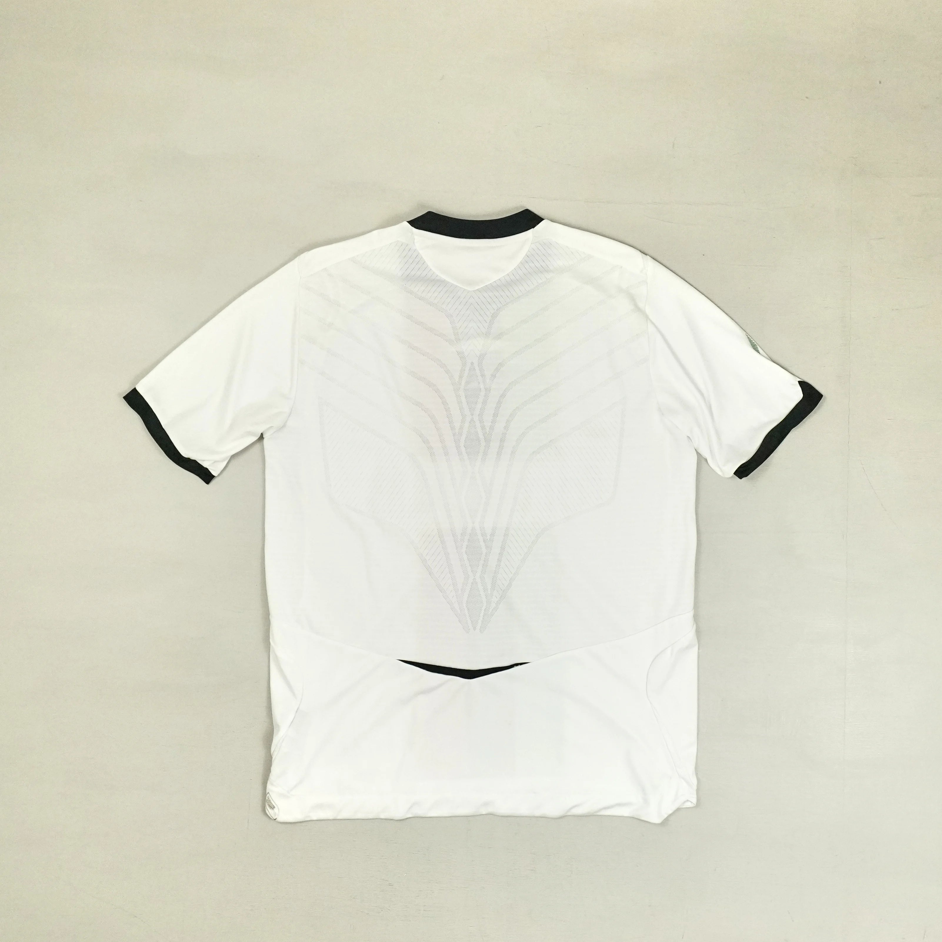 Glentoran F.c. 2011-2012 Umbro Home Jersey (L)