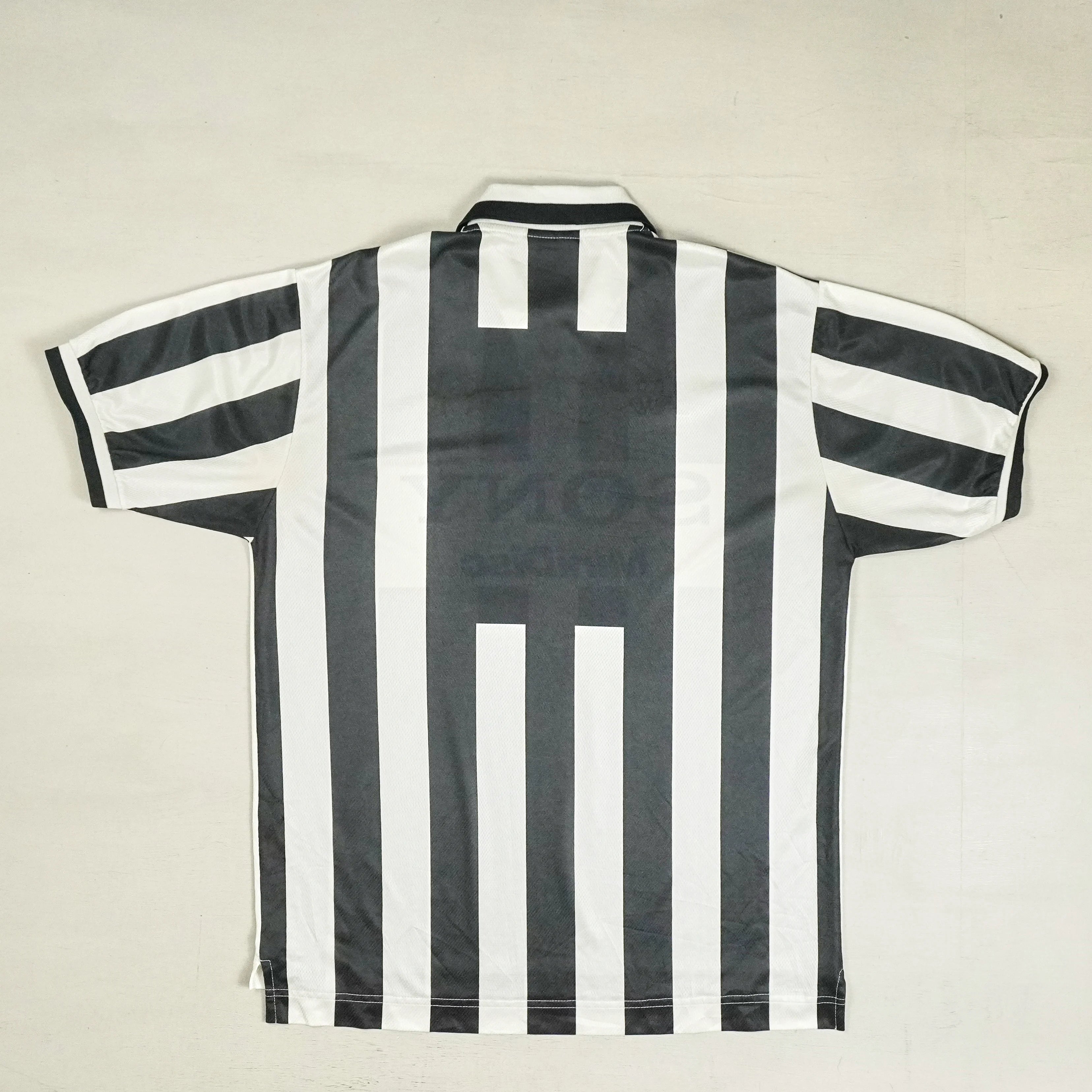 Juventus 1997-1998 Kappa Home Jersey (L)