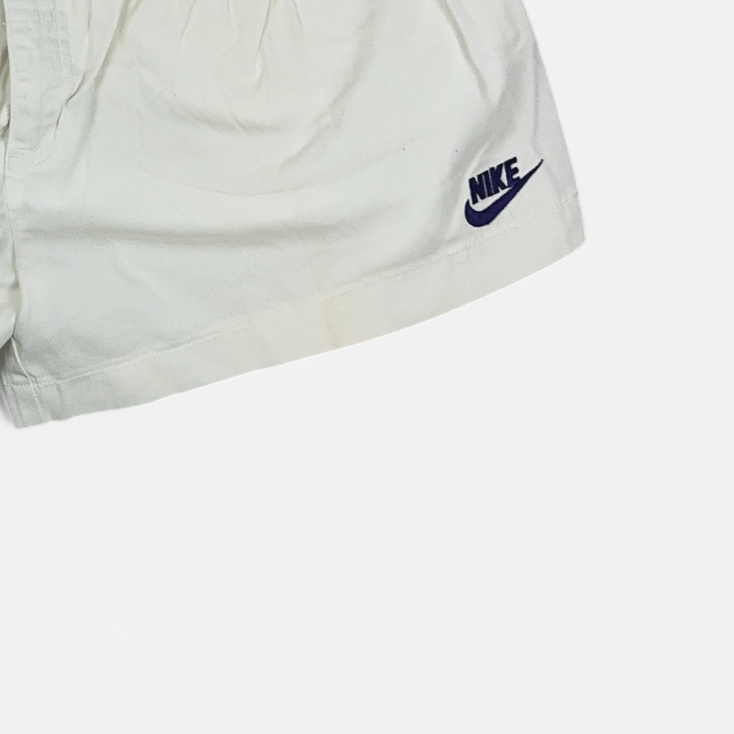Vintage Nike White Shorts (M) detail