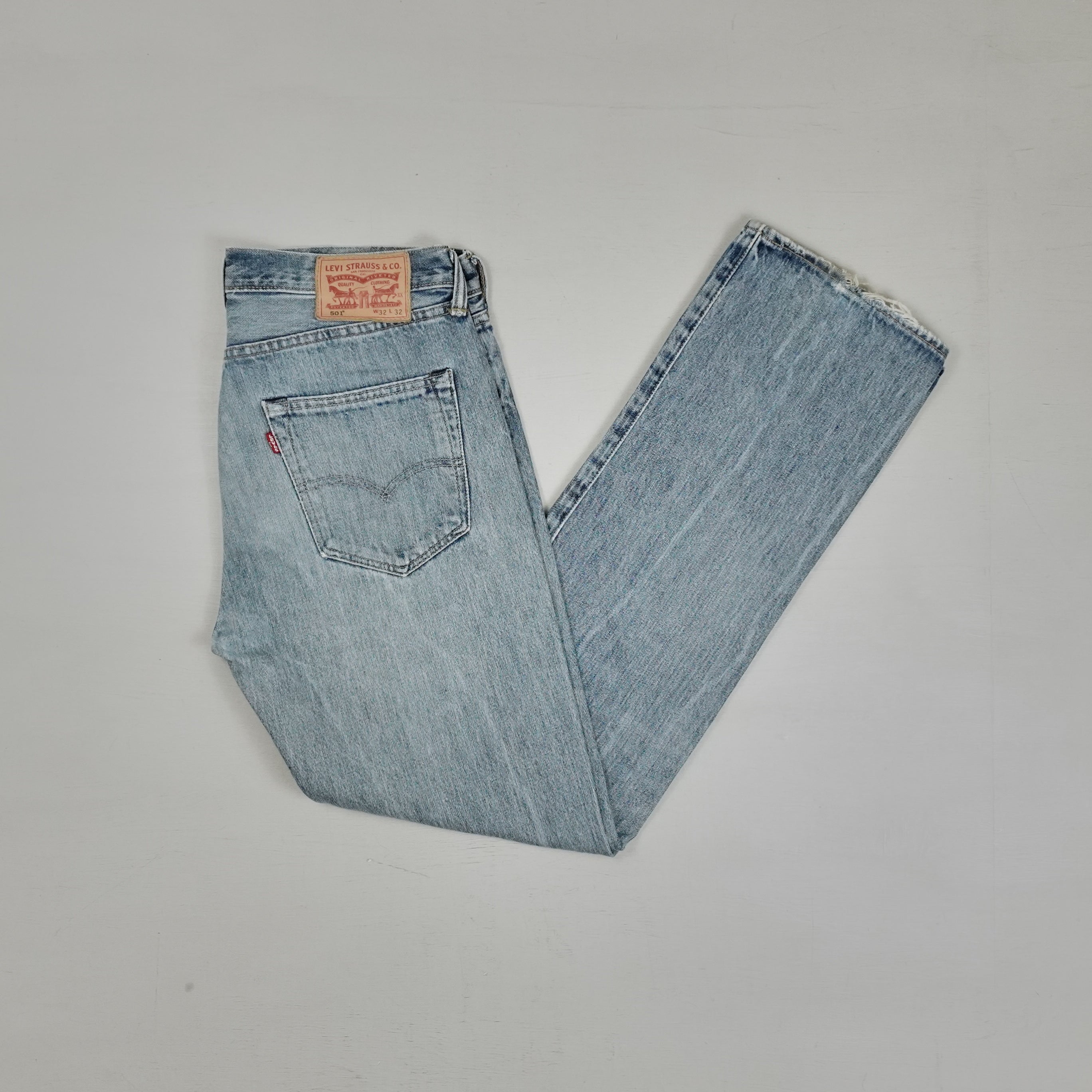 Vintage Levi Strauss & Co. Blue Jeans (W32 L32)