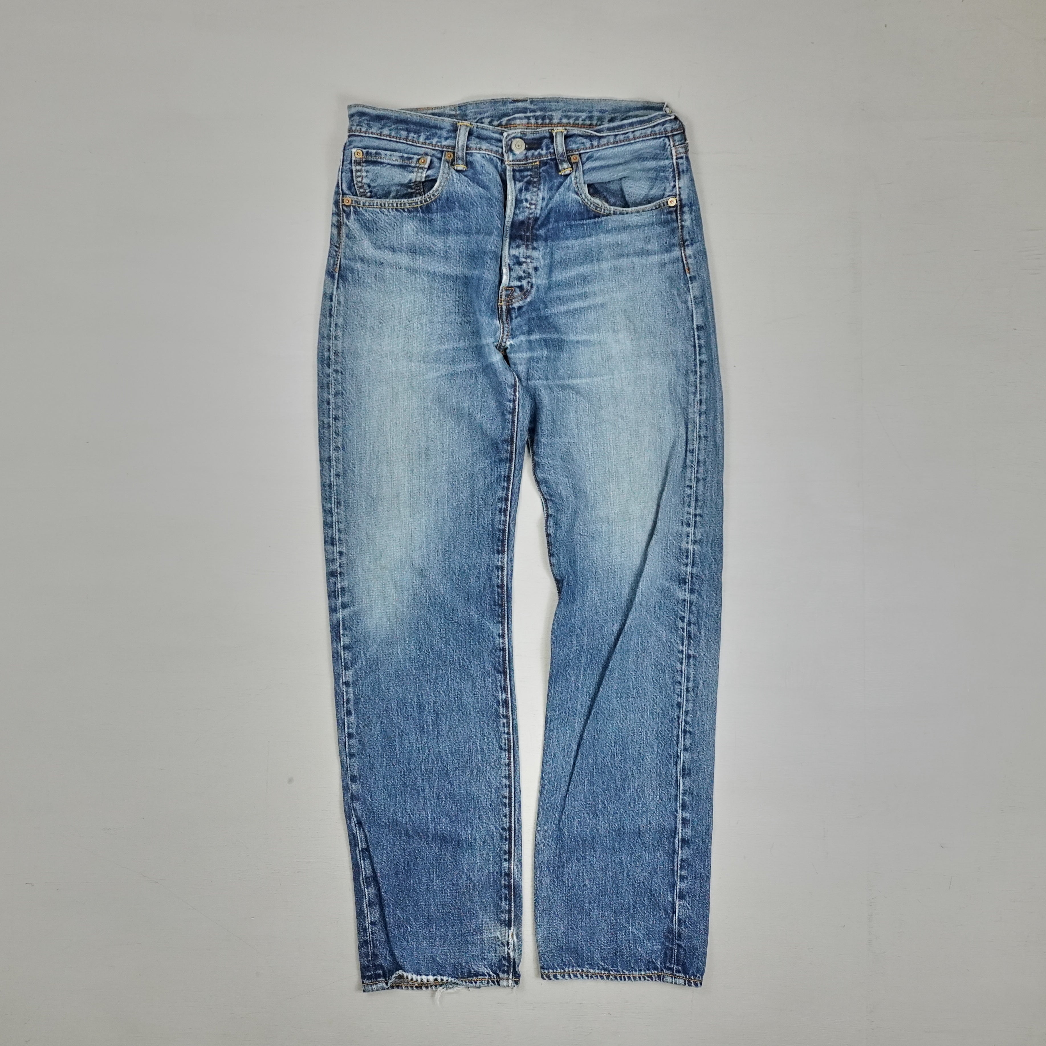 Vintage Levi's Blue Jeans (W33 L34)