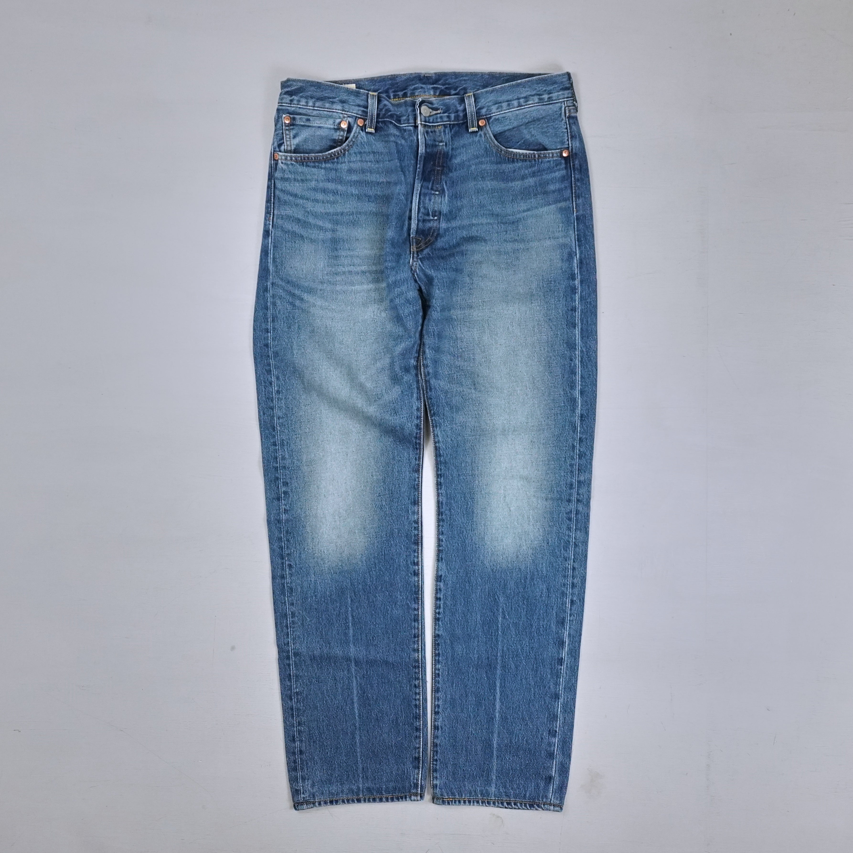 Vintage Levi Strauss & Co. Blue Jeans (W34 L34)