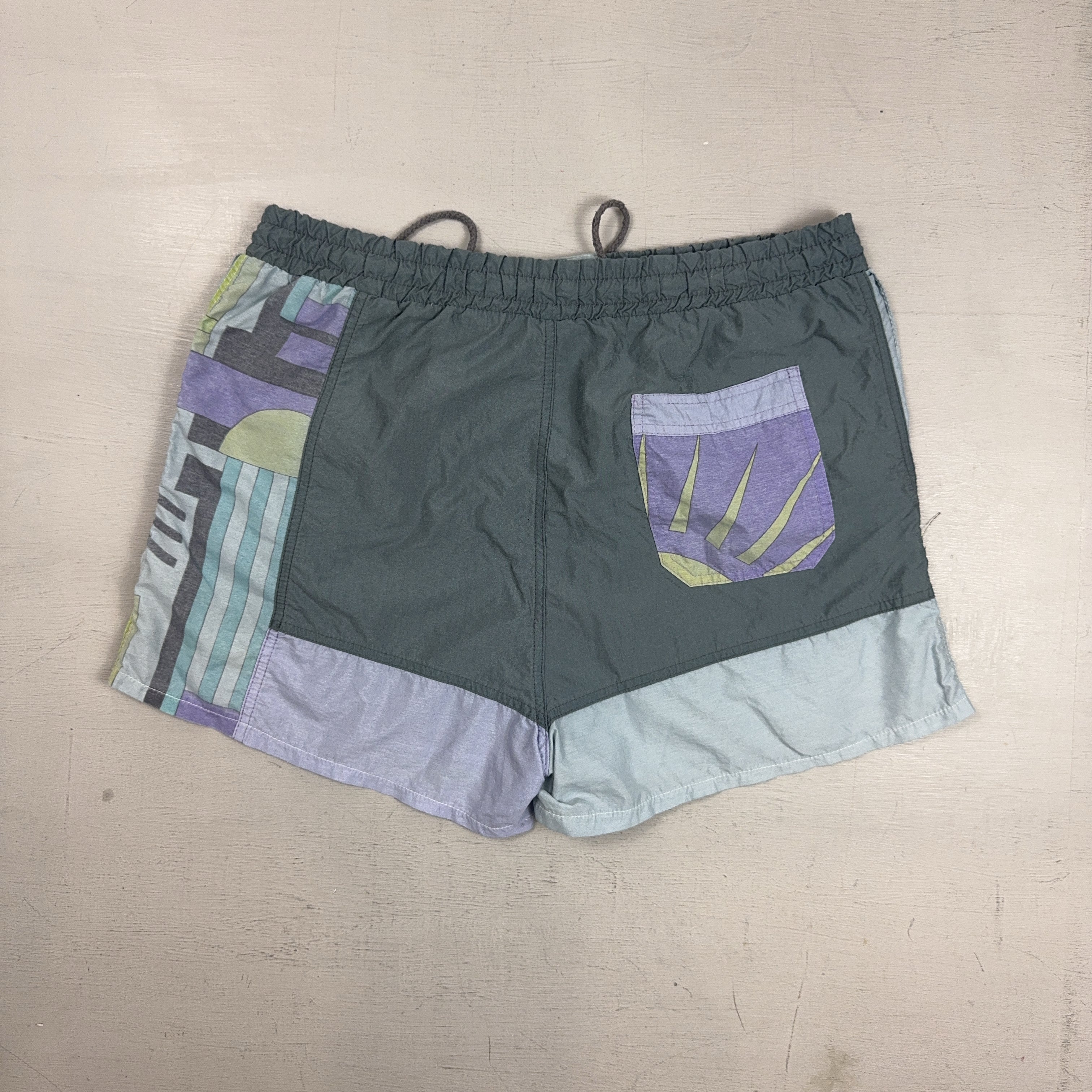 Vintage Reebok Multicoloured Shorts (M)