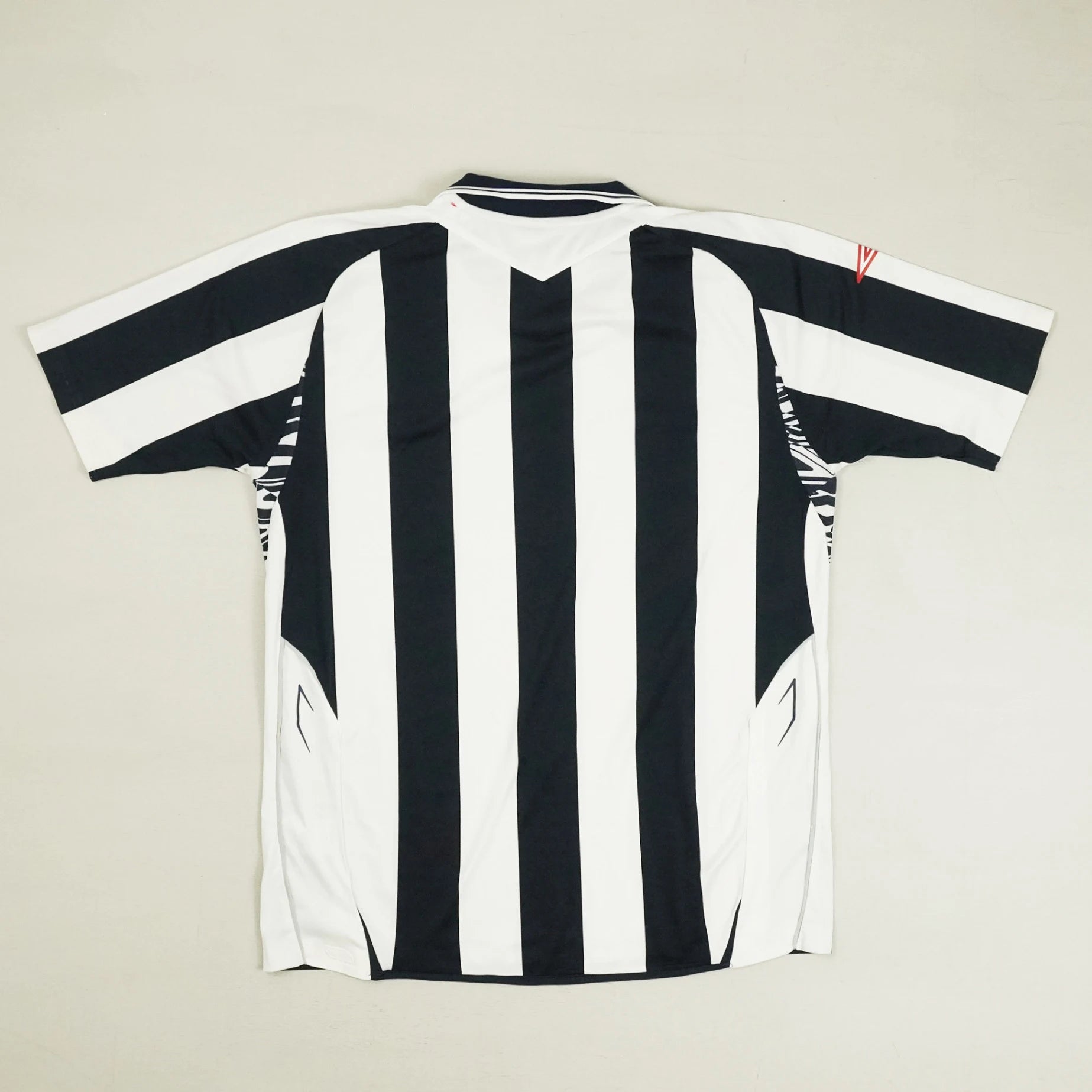 West Bromwich Albion Umbro Home Jersey (M)