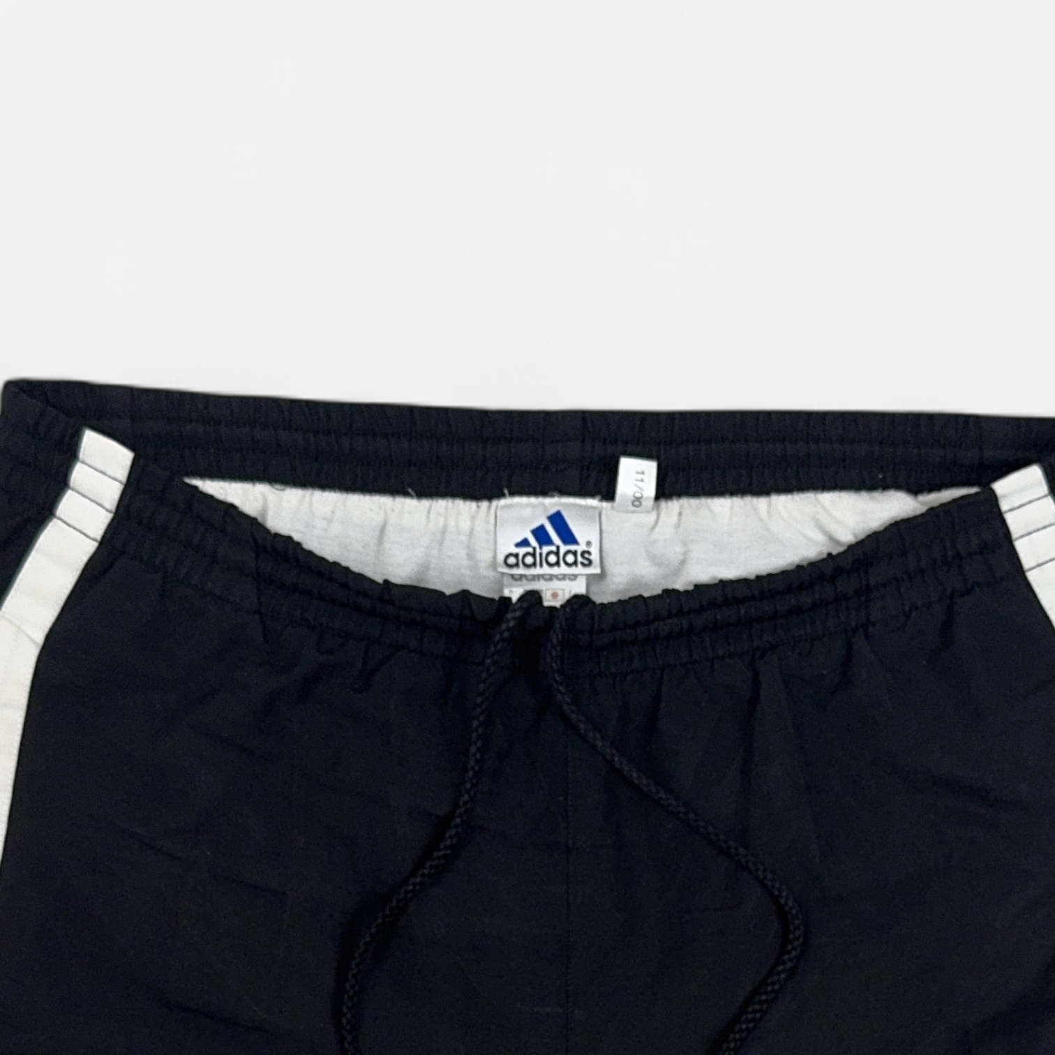 Vintage Adidas Black Shorts (L) detail