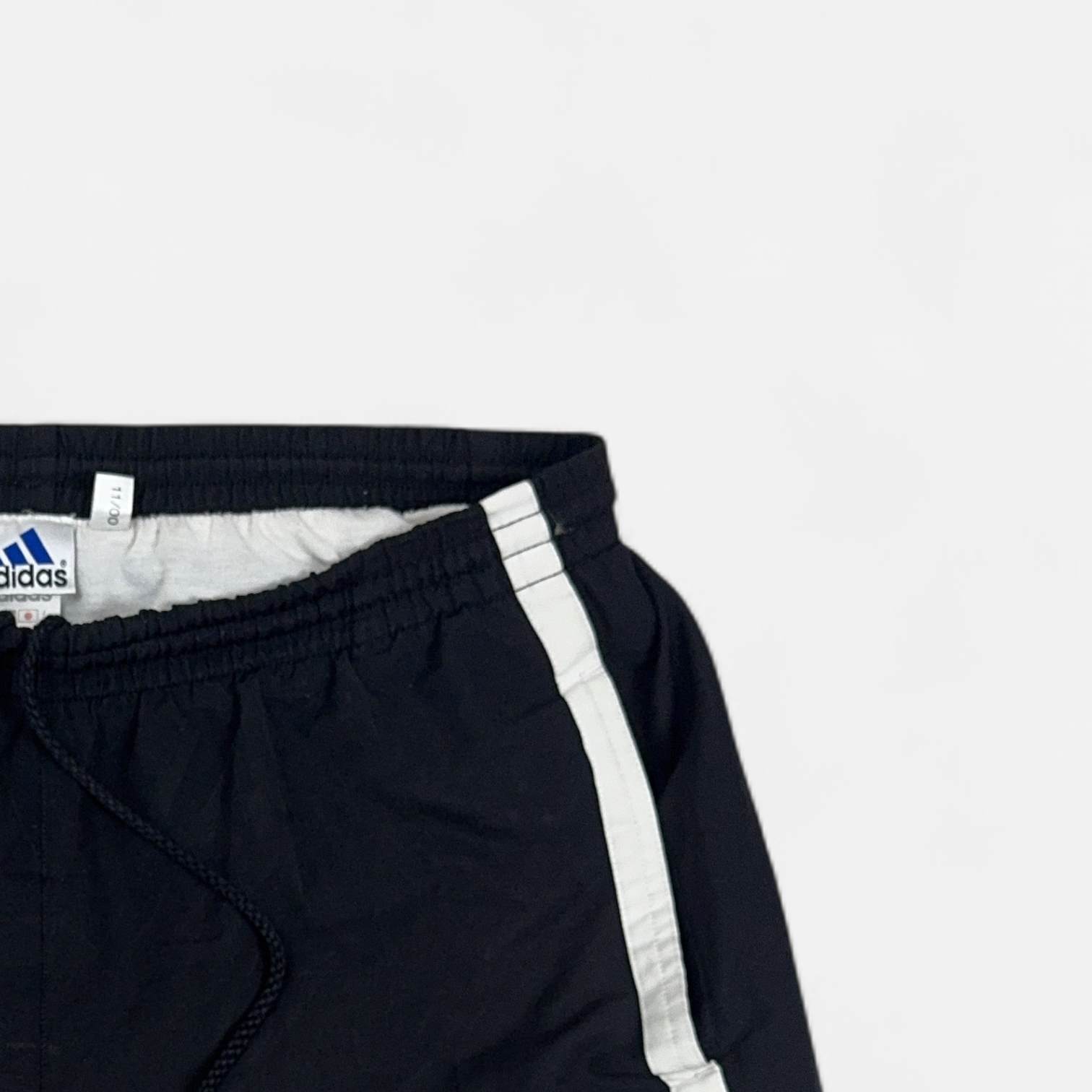 Vintage Adidas Black Shorts (L) detail