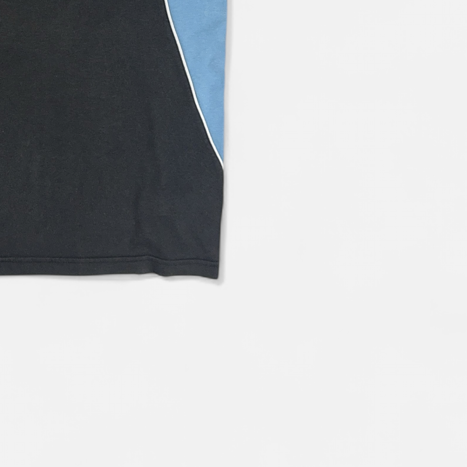 Vintage Adidas Black T-shirt (M) detail