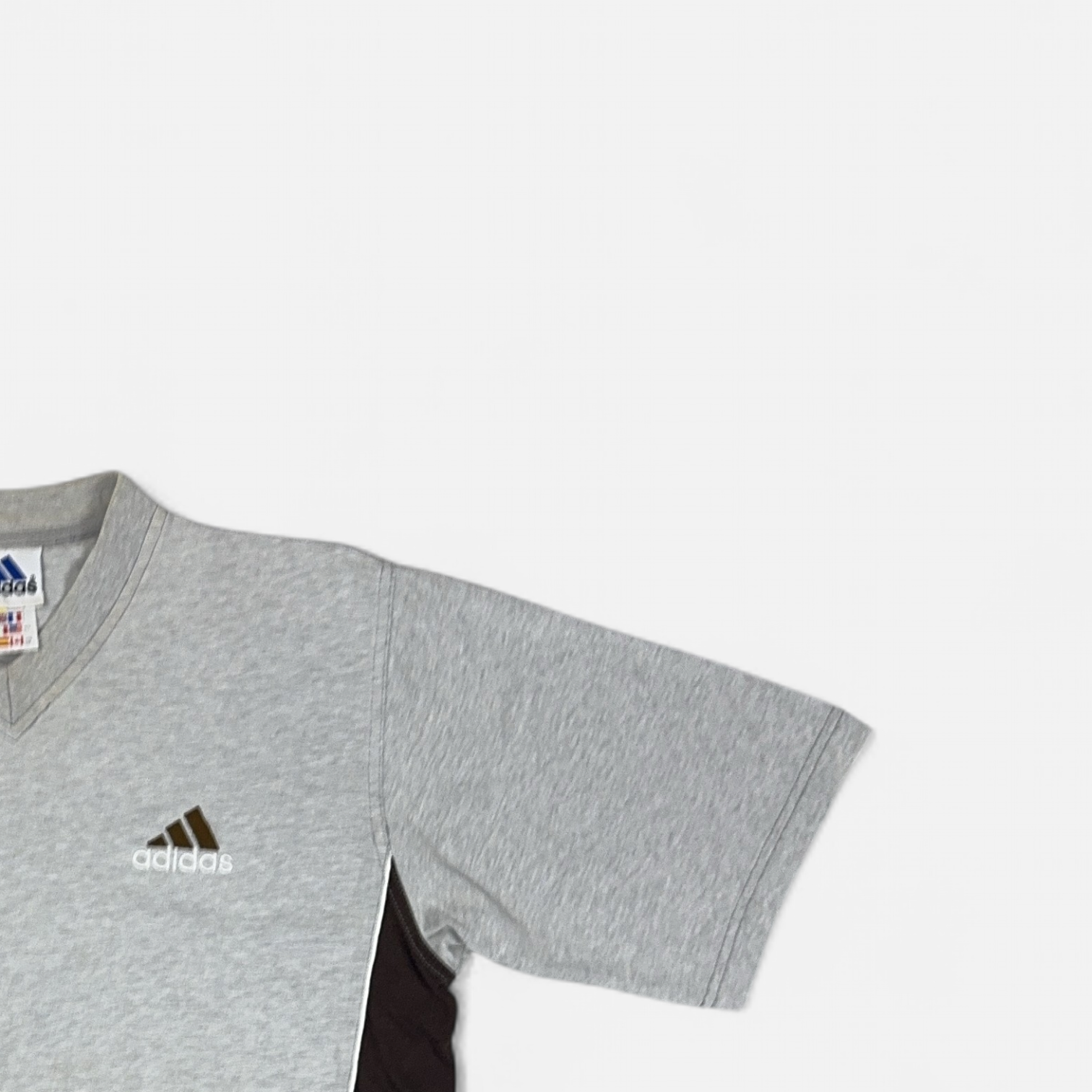 Vintage Adidas Grey T-shirt (M) detail