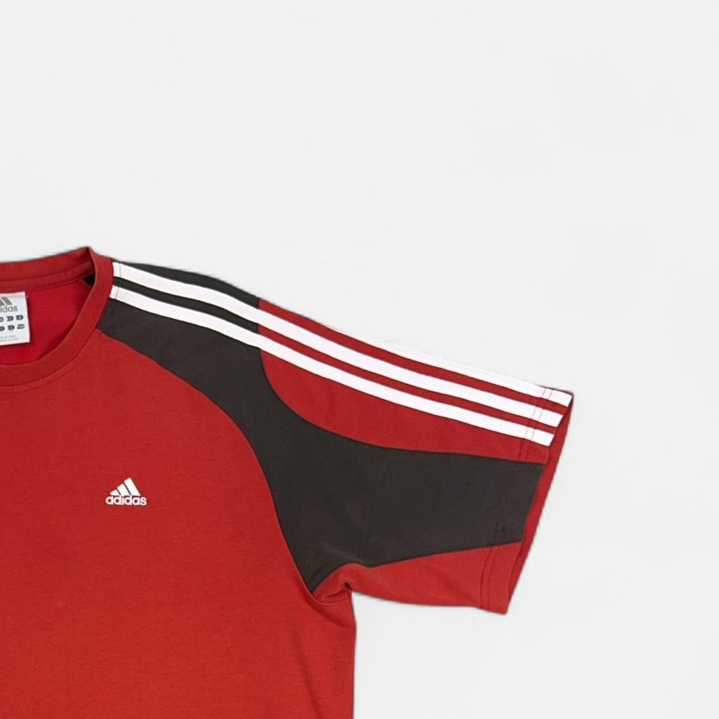 Vintage Adidas Red T-shirt (M )