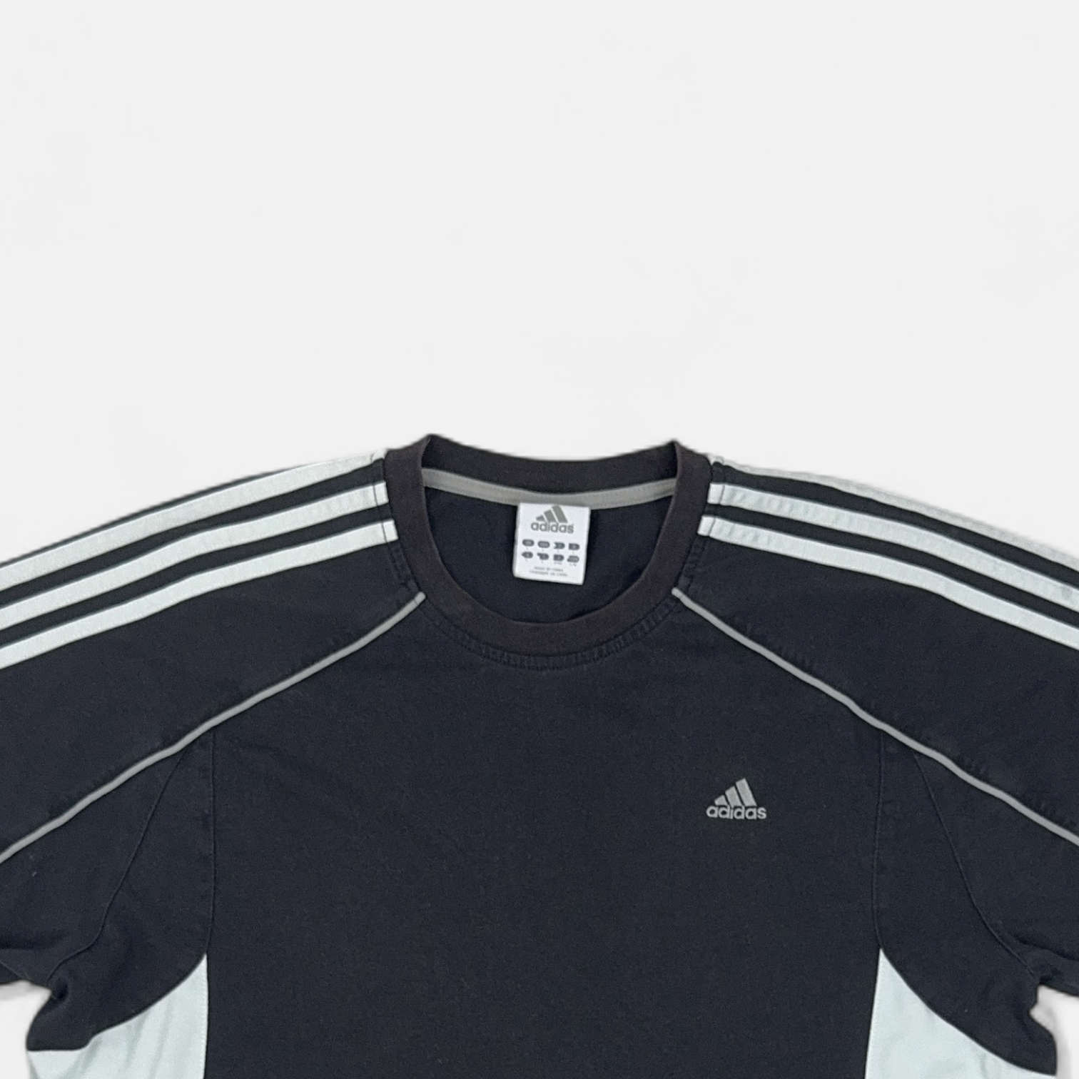 Vintage Adidas Black T-shirt (L) detail