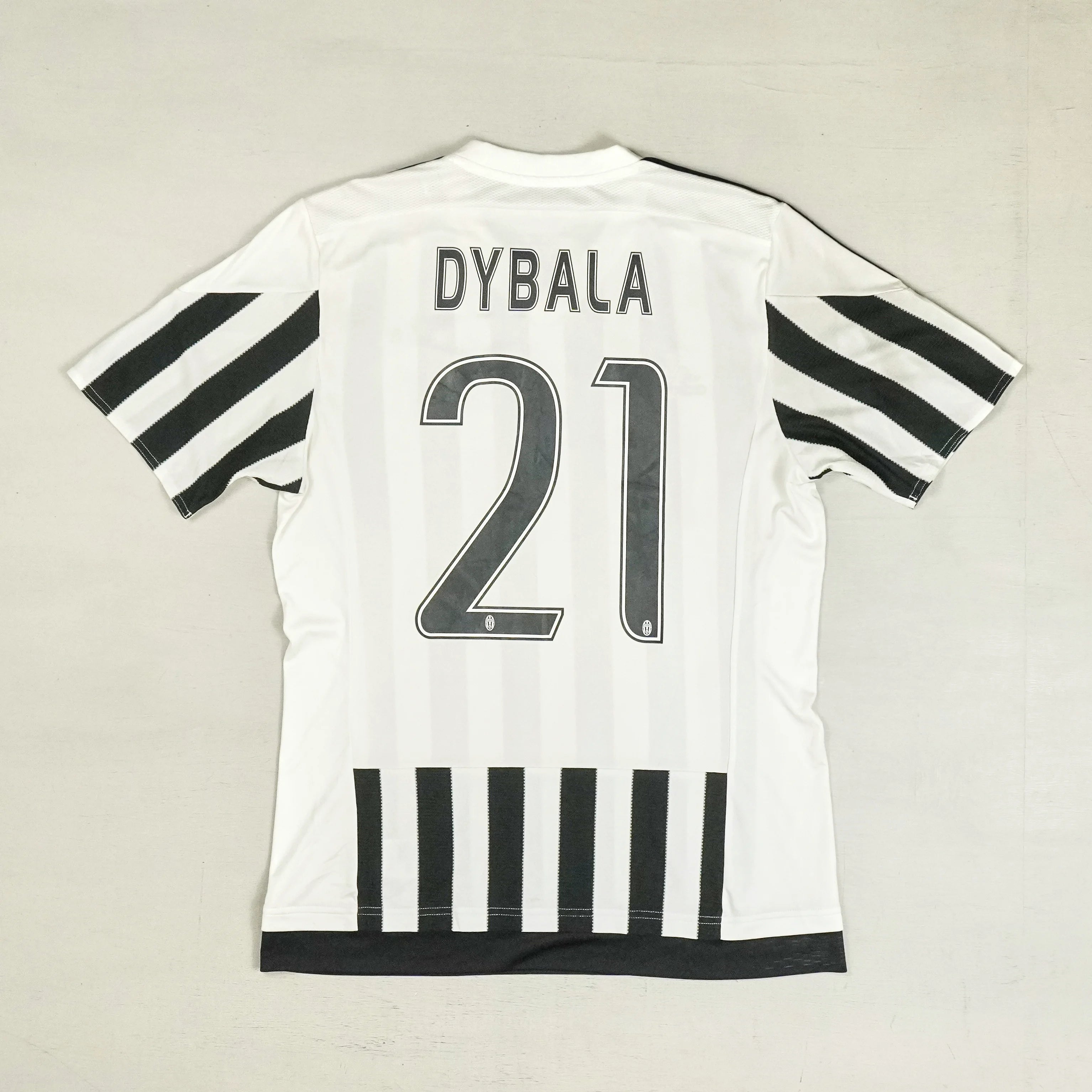 Juventus Dybala 2015-2016 Adidas Home Jersey (M)