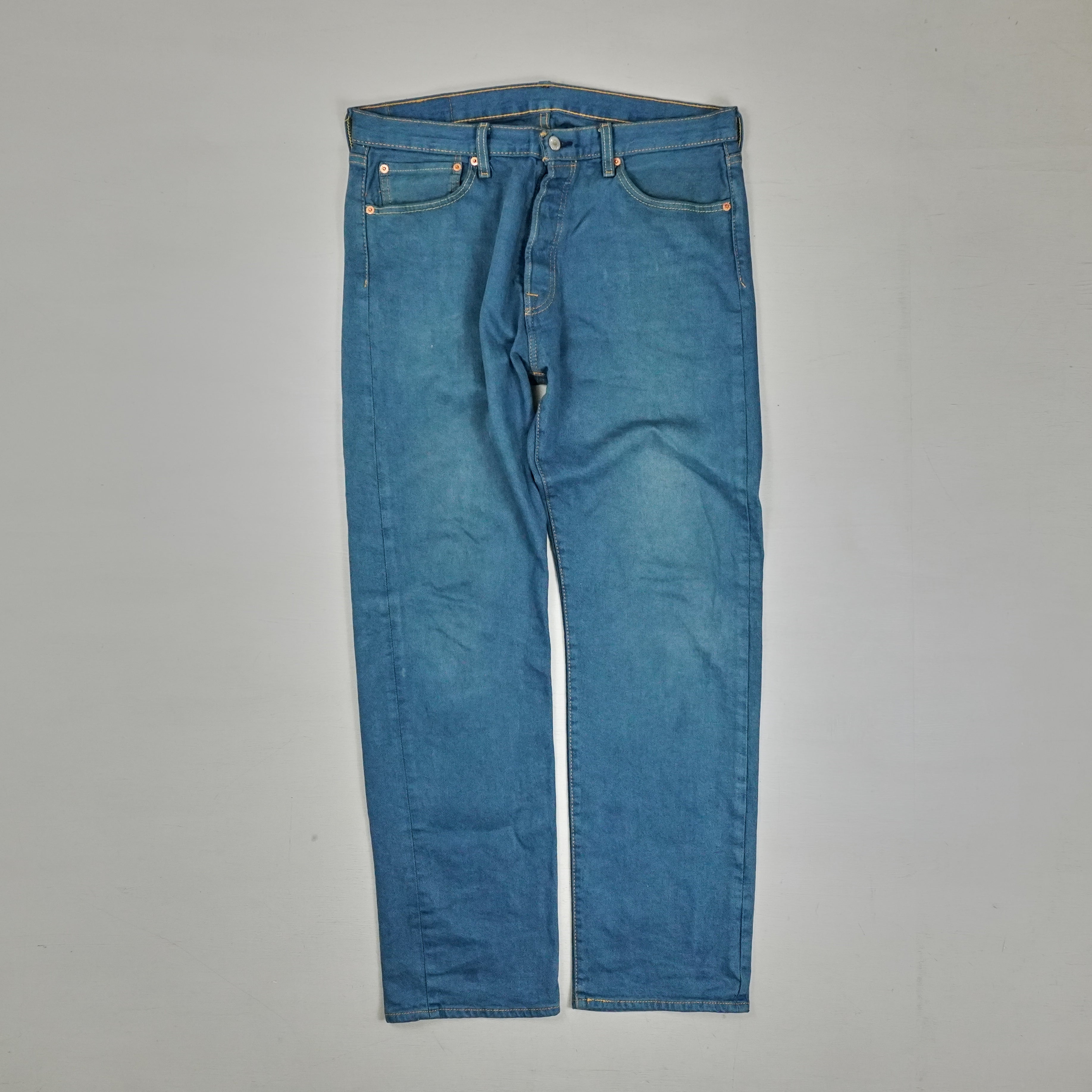Vintage Levi Strauss & Co. Blue Jeans (W34 L34)