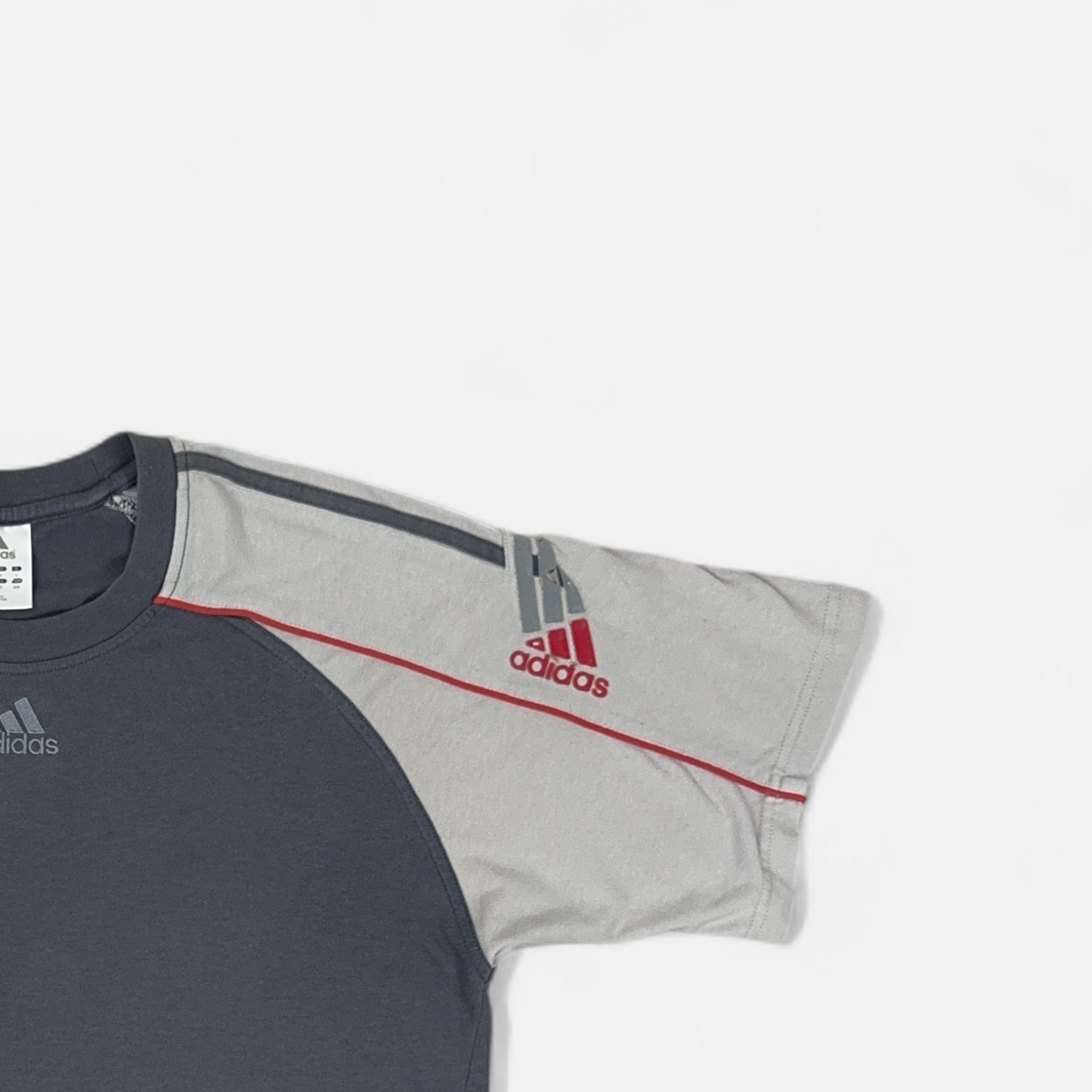 Vintage Adidas Grey T-shirt (L) detail