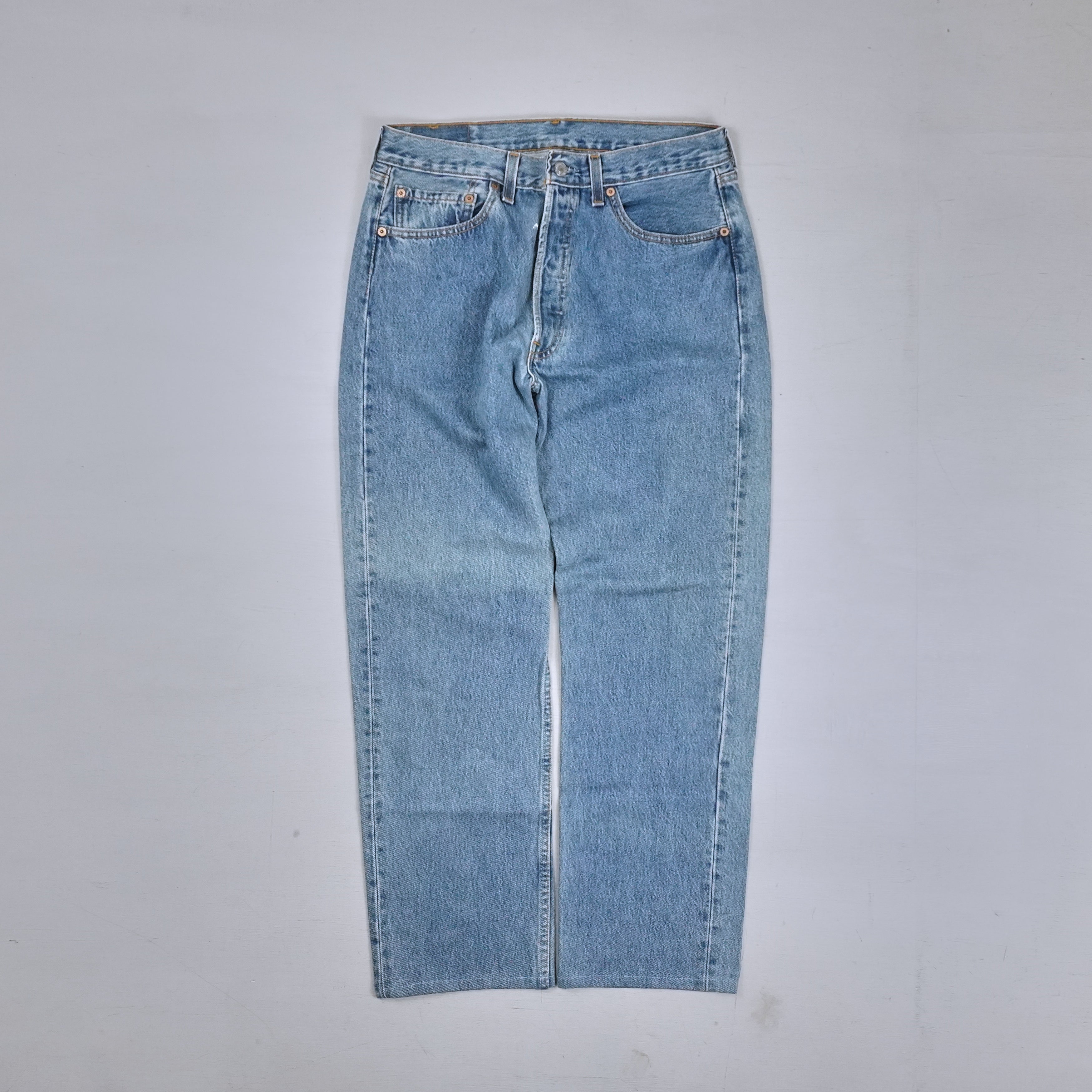 Vintage Levi's Blue Jeans (W33 L32)