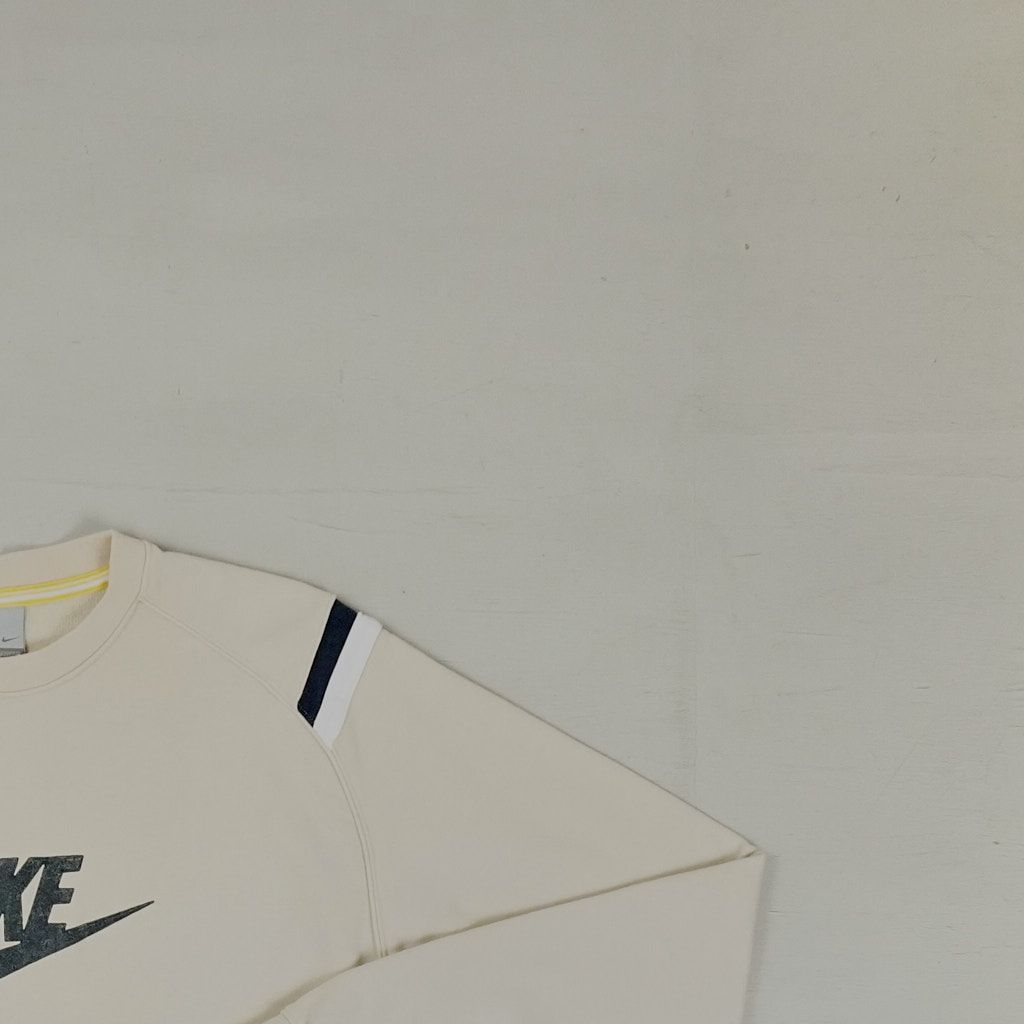 Vintage Nike White Sweatshirt (M)