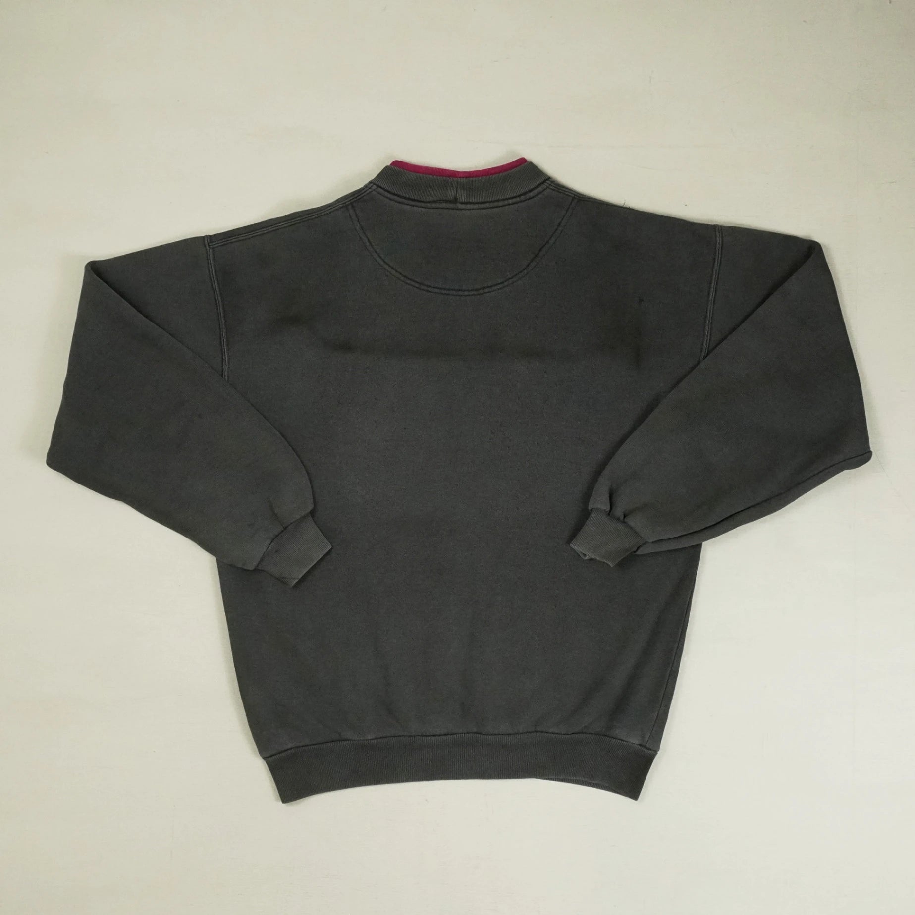 Vintage Grey Graphic Sweatshirt (M)