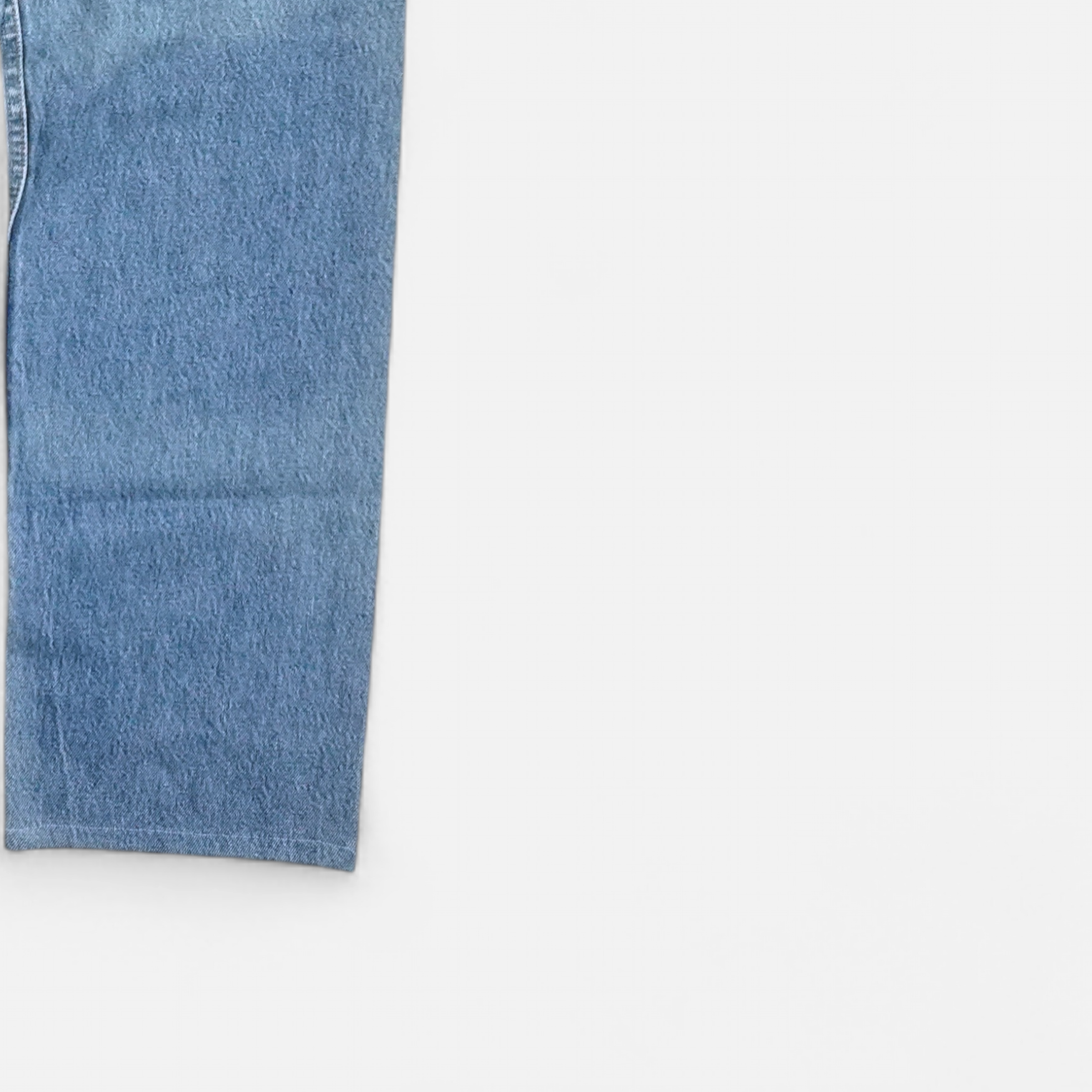 Vintage Levi's Blue Jeans (W33 L32)