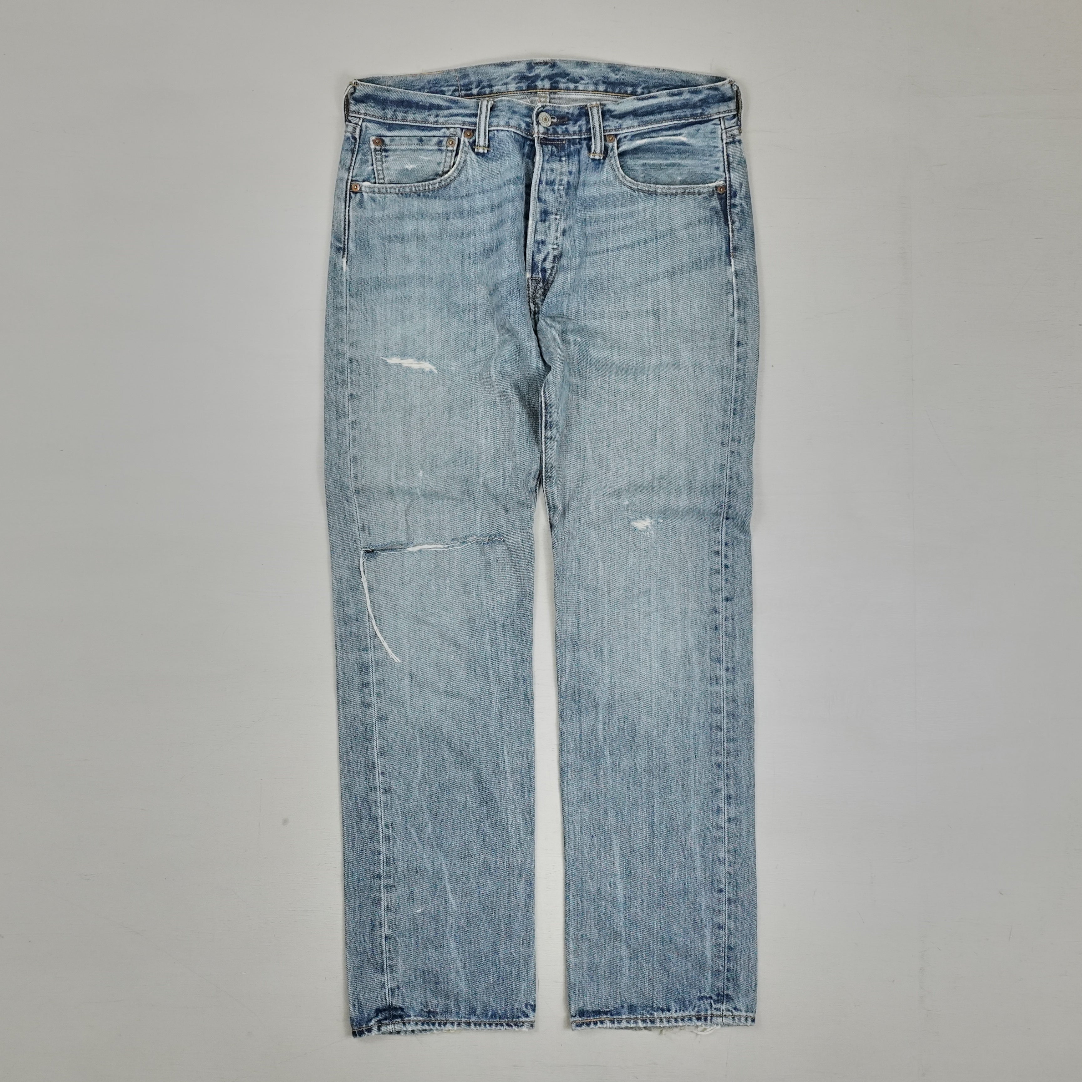 Vintage Levi Strauss & Co. Blue Jeans (W32 L32)