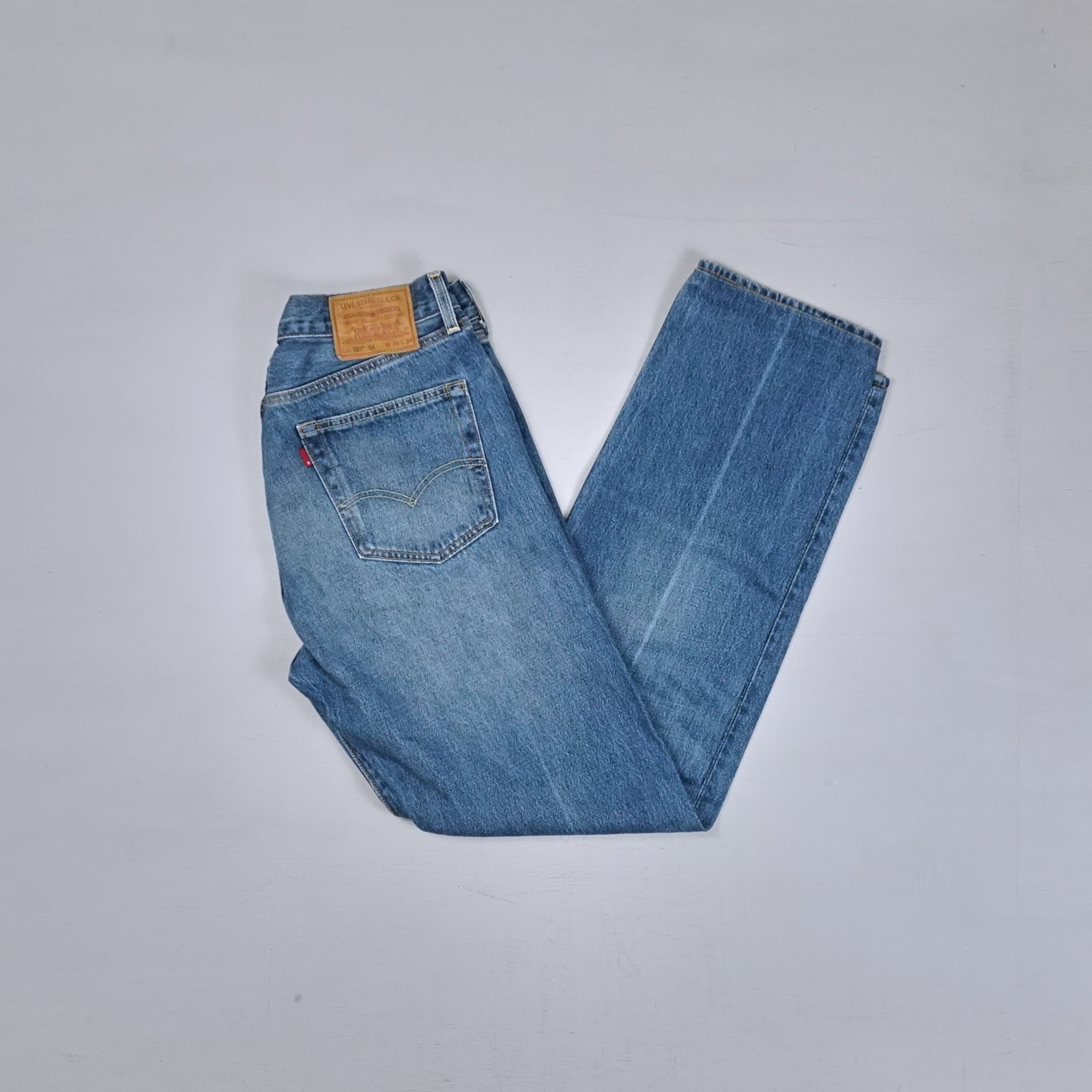 Vintage Levi Strauss & Co. Blue Jeans (W34 L34)