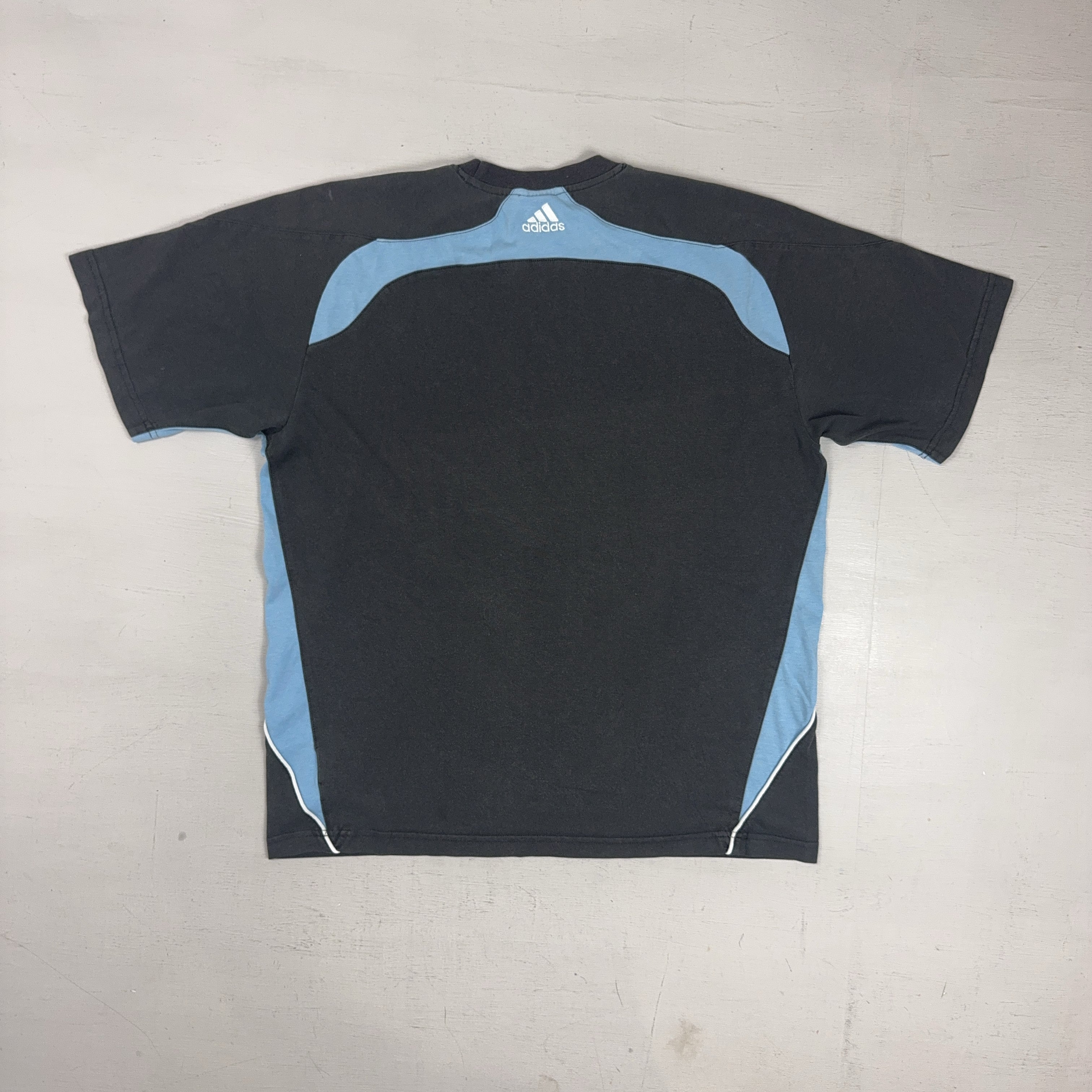 Vintage Adidas Black T-shirt (M)