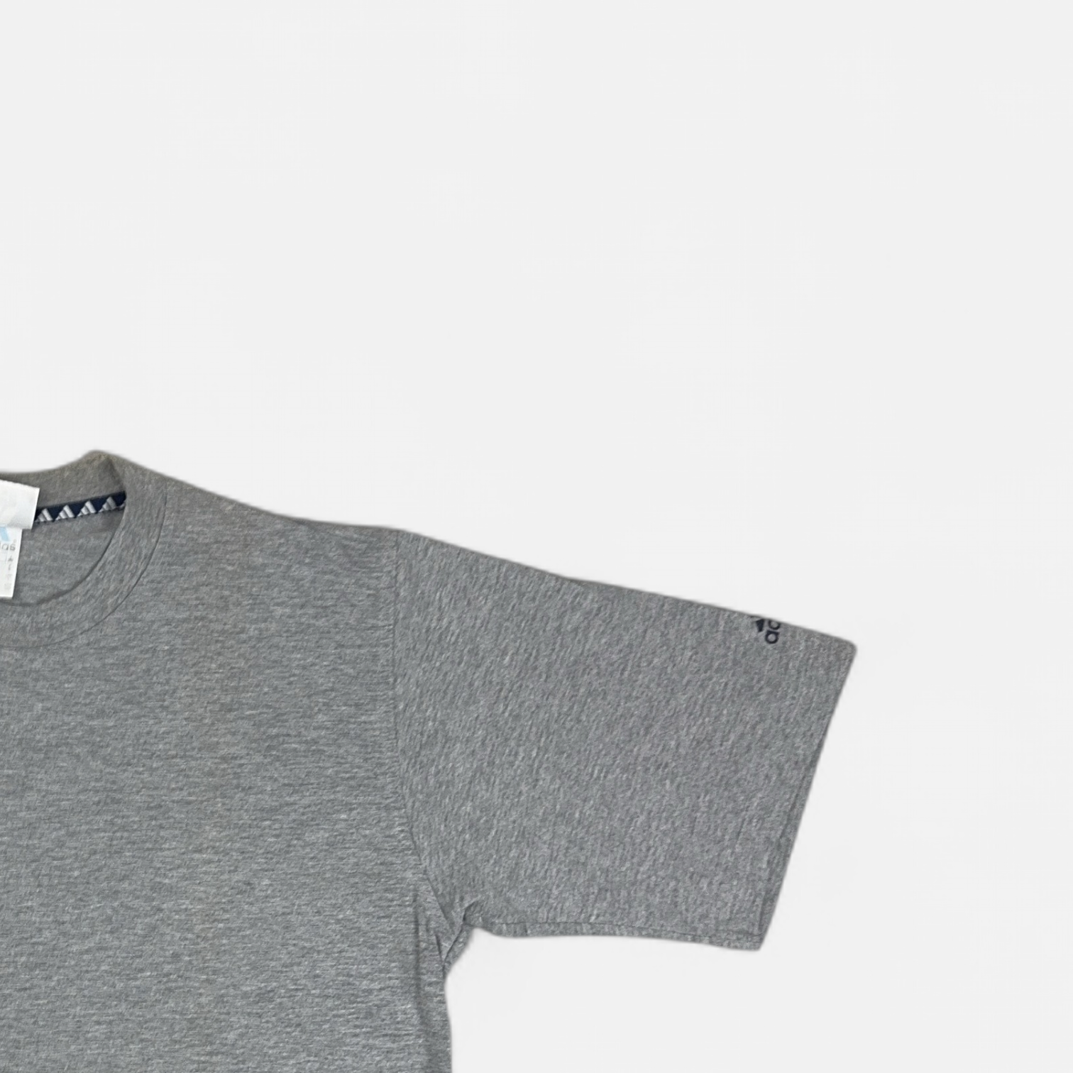 Vintage Adidas Grey T-shirt (L) detail