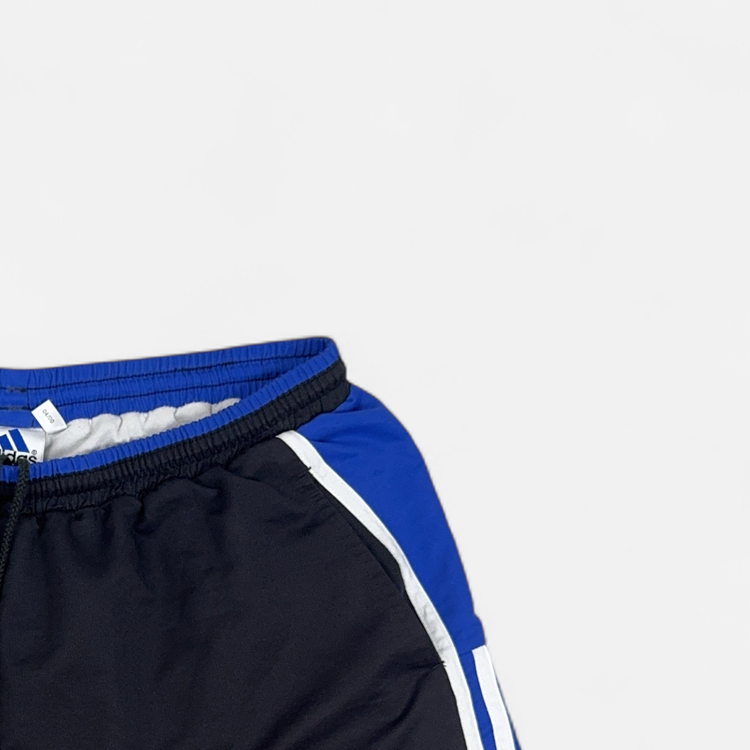 Vintage Adidas Black Shorts (L) detail
