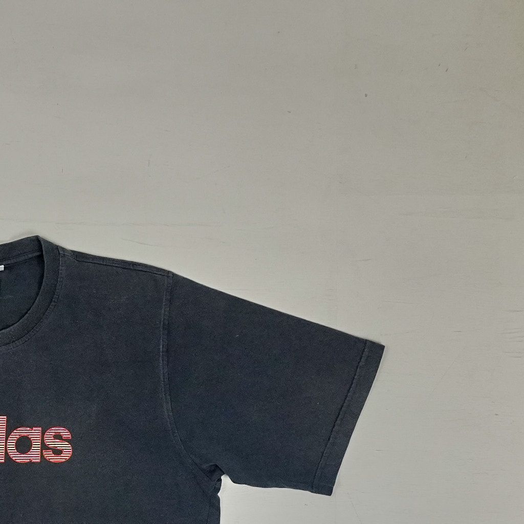 Vintage Adidas Black T-shirt (M)