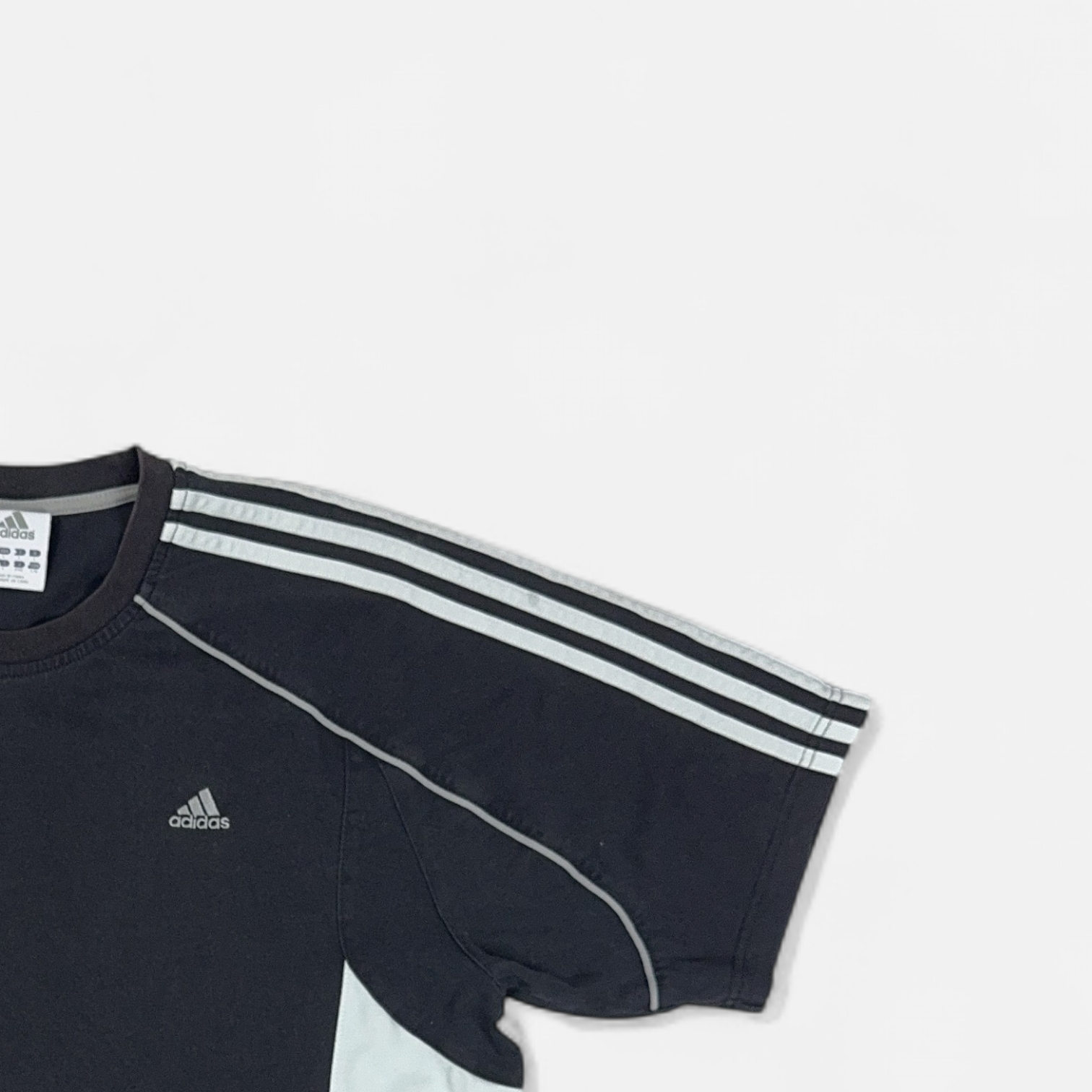 Vintage Adidas Black T-shirt (L) detail