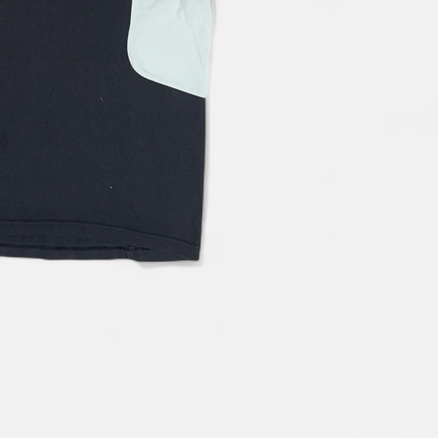 Vintage Adidas Black T-shirt (L) detail
