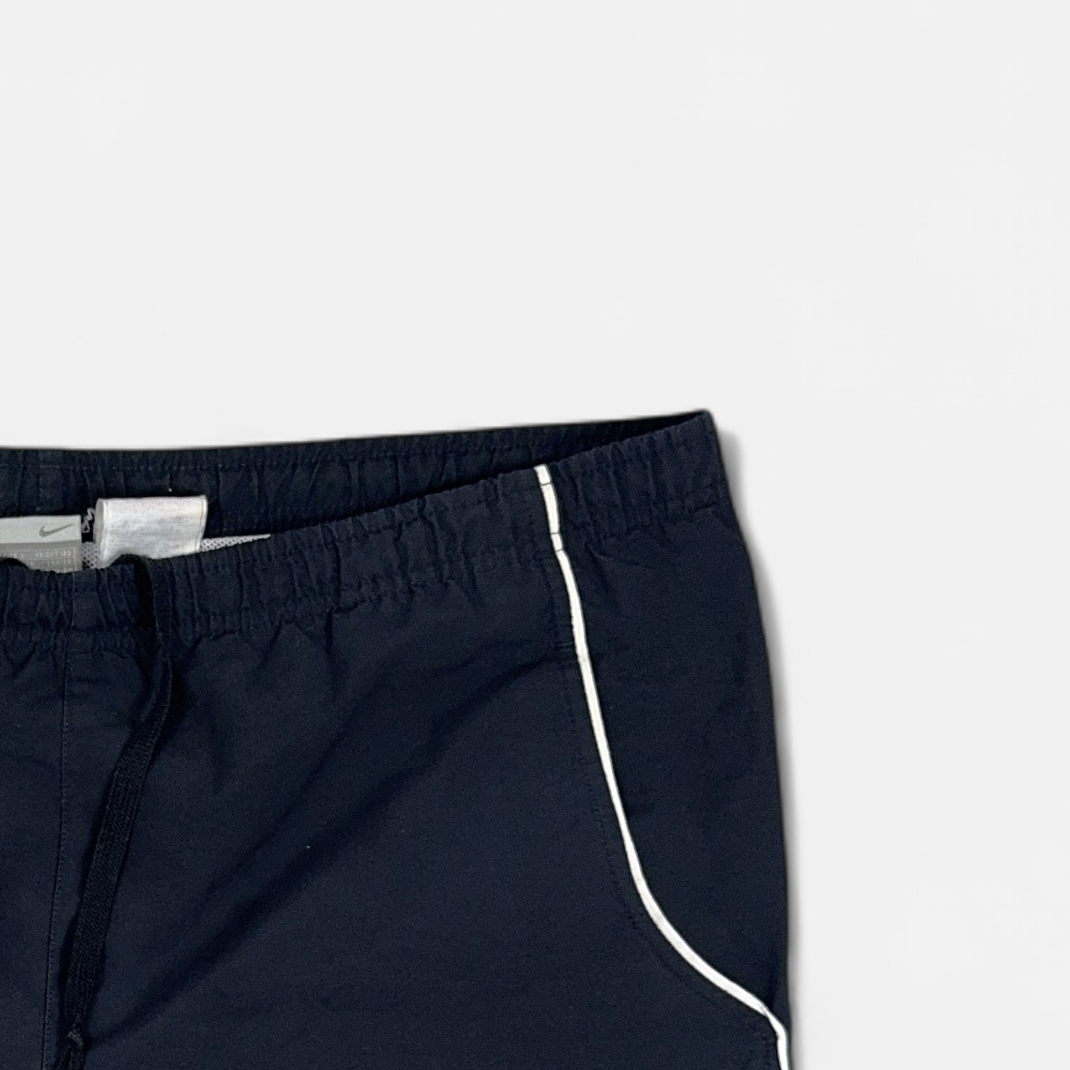 Vintage Nike Black Shorts (L) detail
