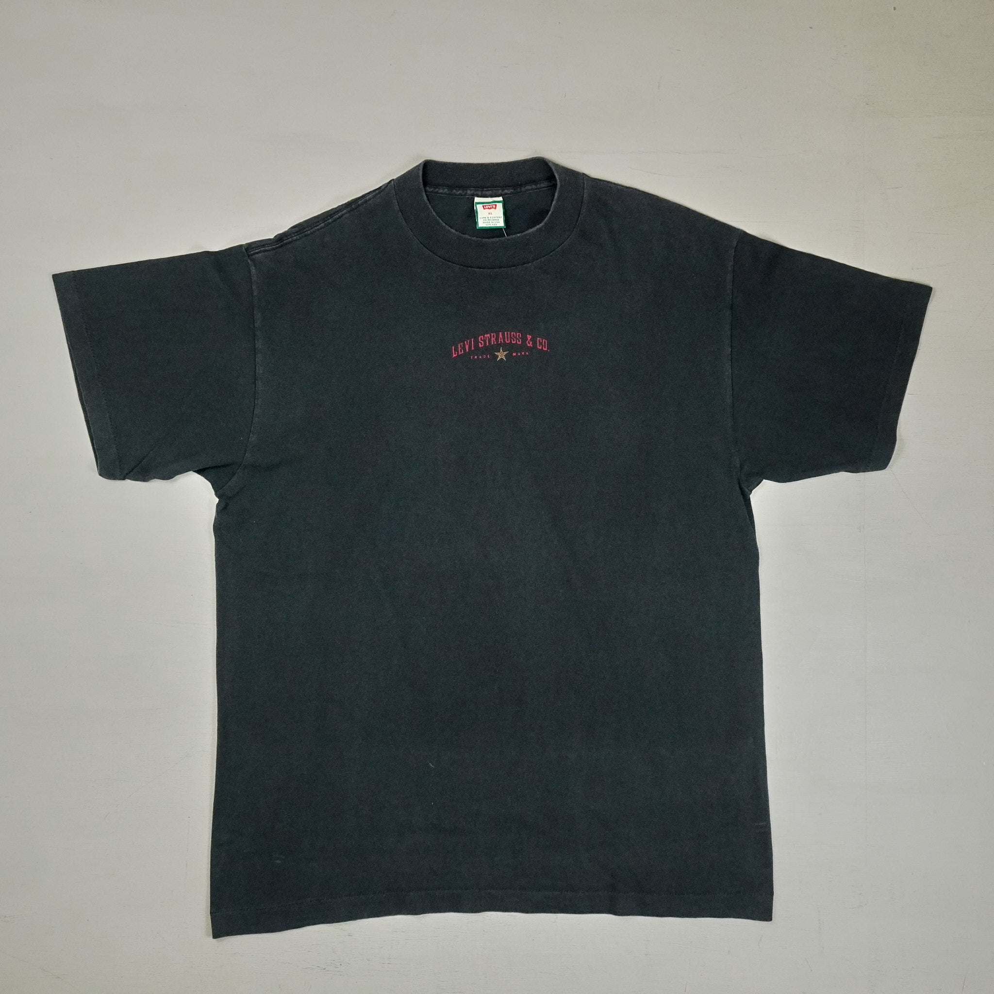 Vintage Levi's Black T-shirt (XL)